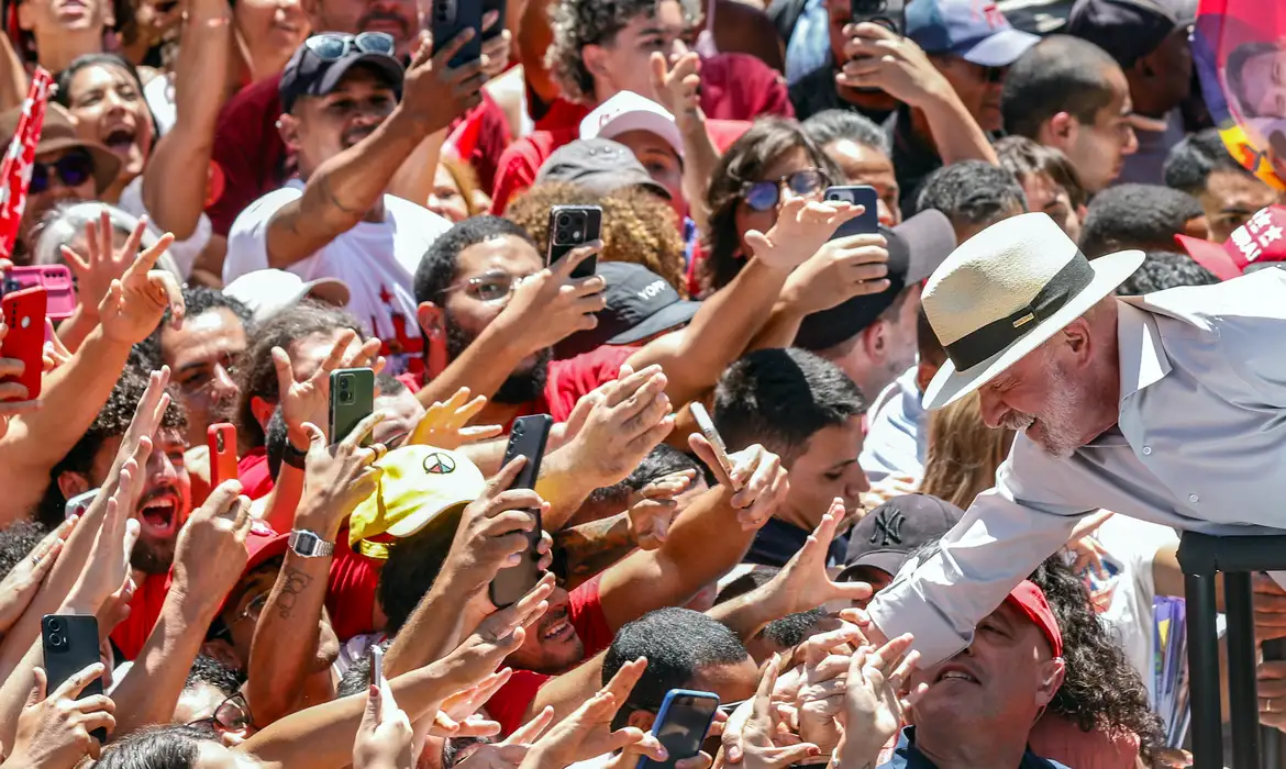 Kassio Nunes Marques parabeniza Lula pela reeleição em ligação