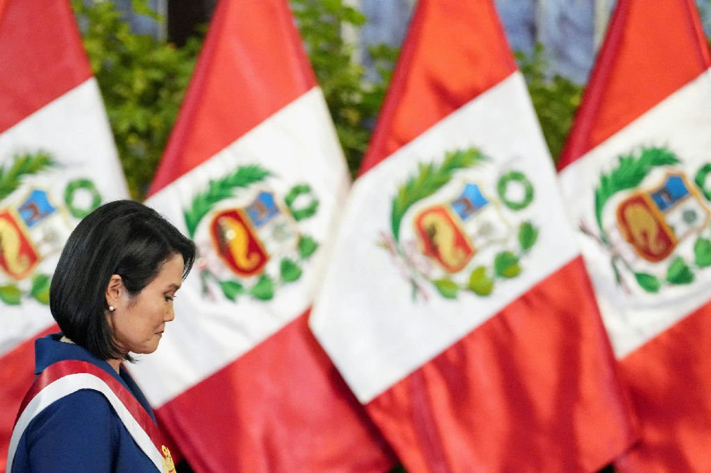 Keiko Fujimori impõe restrições a cabelo e maquiagem nas escolas do Peru