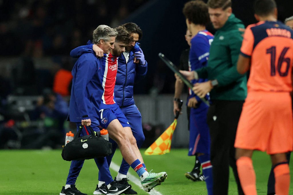 Kvaratskhelia pode perder temporada após lesão grave no PSG