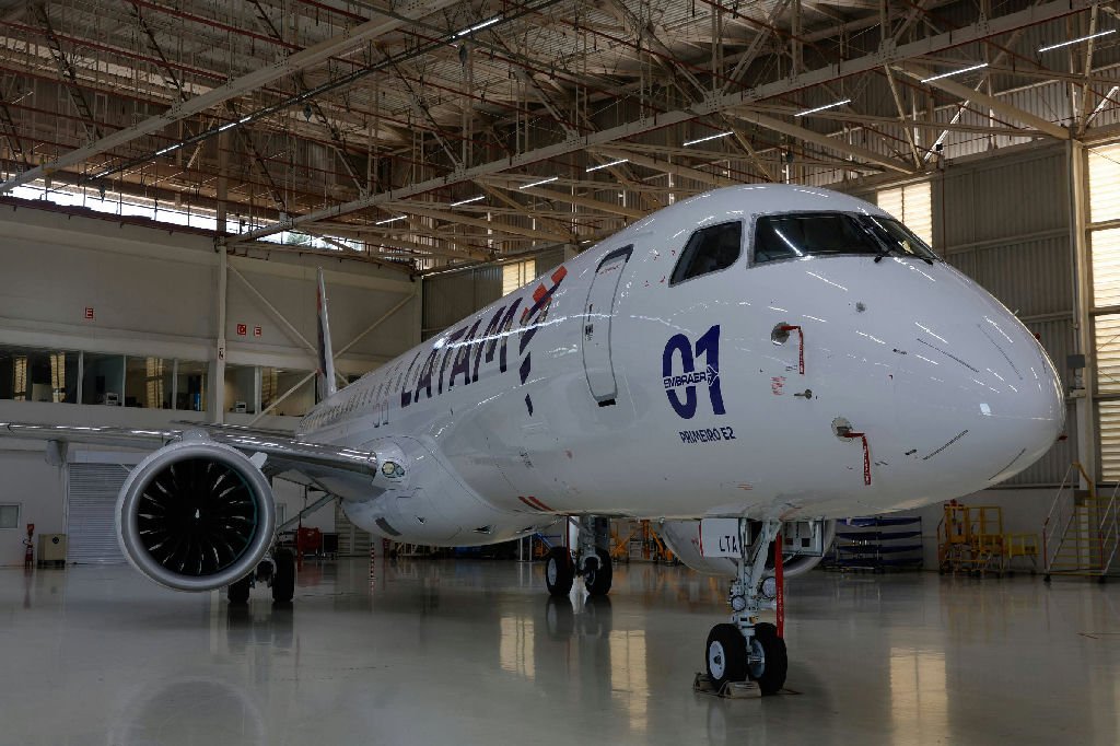 Latam inicia operações com aviões Embraer em rotas de negócios a partir de novembro