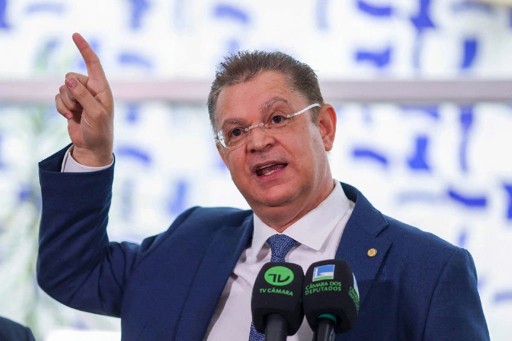 Líder do PL defende pagamento por hora como alternativa à PEC 6x1 se Flávio Bolsonaro for eleito
