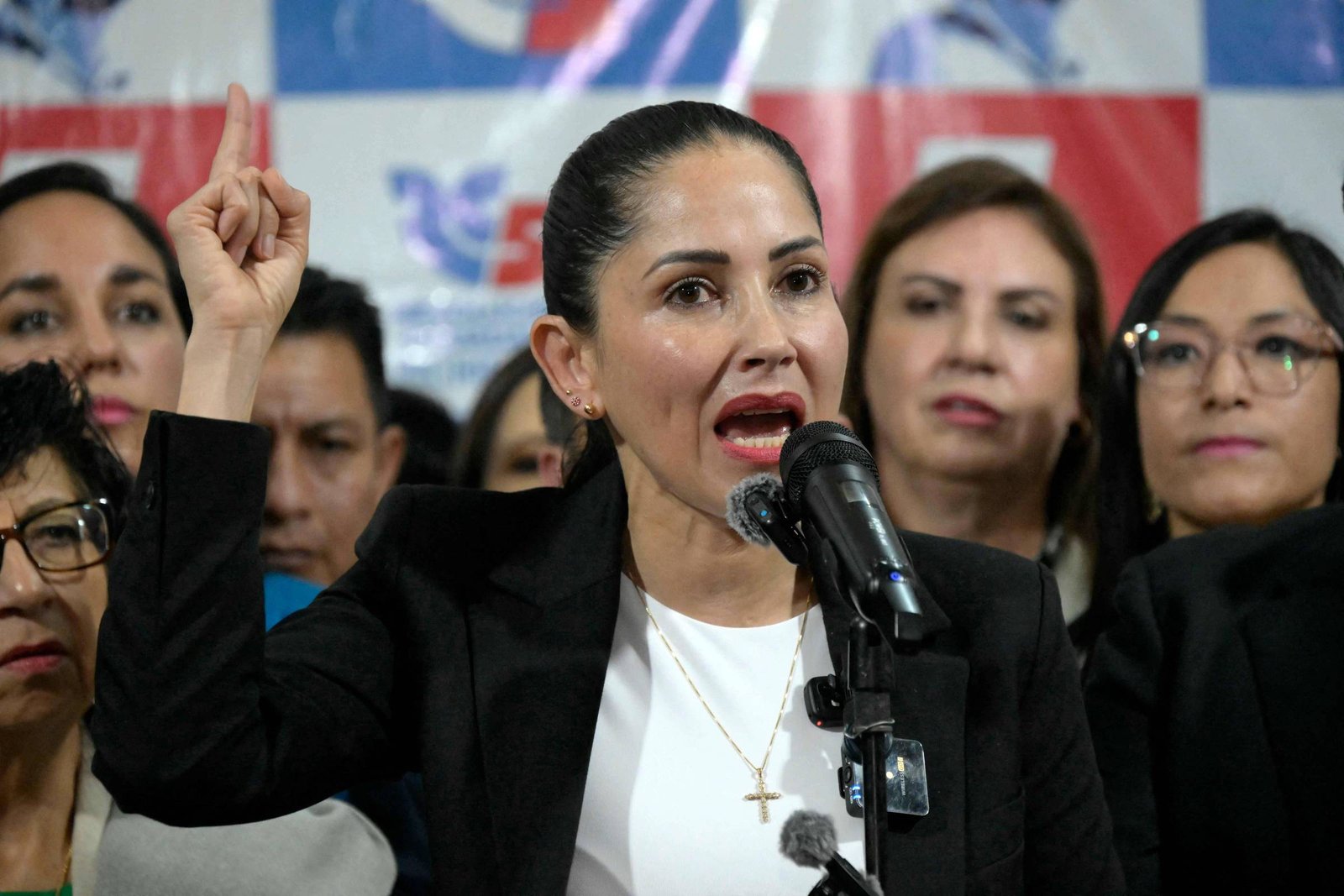 Luisa González, ex-candidata à presidência do Equador, é presa por corrupção