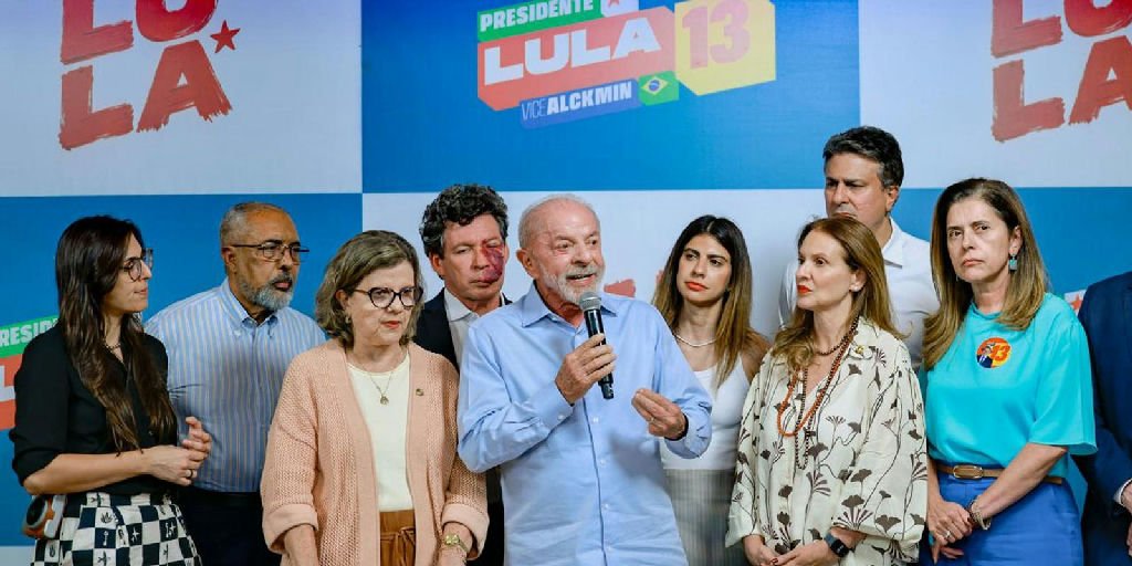Lula celebra avanço na votação do fim da escala 6x1 e defende investimentos públicos
