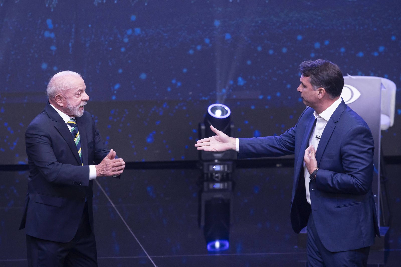 Lula e Flávio debatem legado econômico e desafios financeiros na corrida presidencial