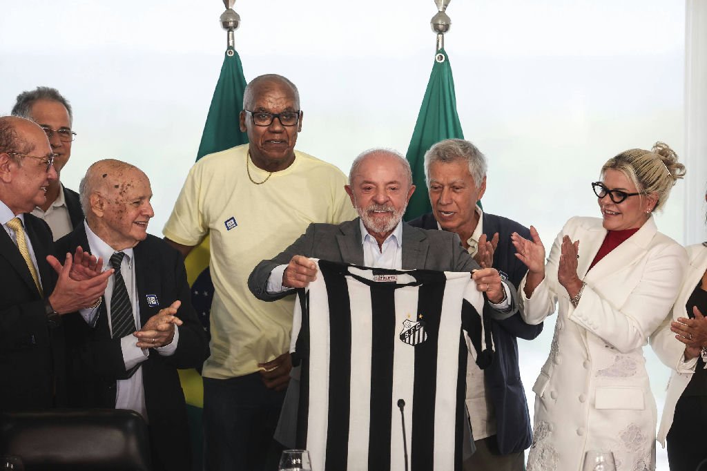 Lula formaliza cessão onerosa de terreno do centro de treinamento do Santos