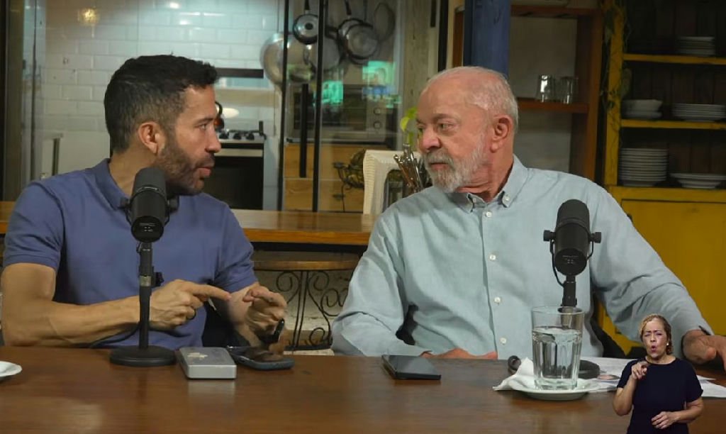 Lula incentiva idosos a votarem em live com André Janones