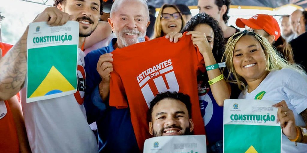 Lula promete programa universitário do "Pé de Meia" em caso de reeleição