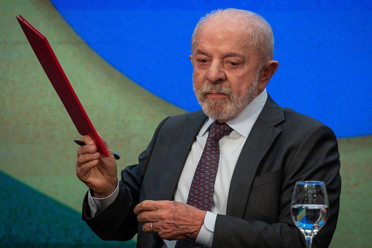 Lula sanciona perdão de dívidas de MEI's e propõe tarifa zero no transporte público