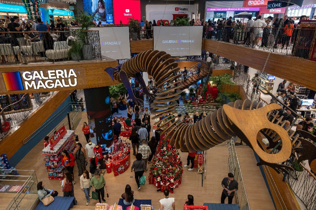 Magazine Luiza firma parceria com Shopee para expandir vendas de estoque próprio