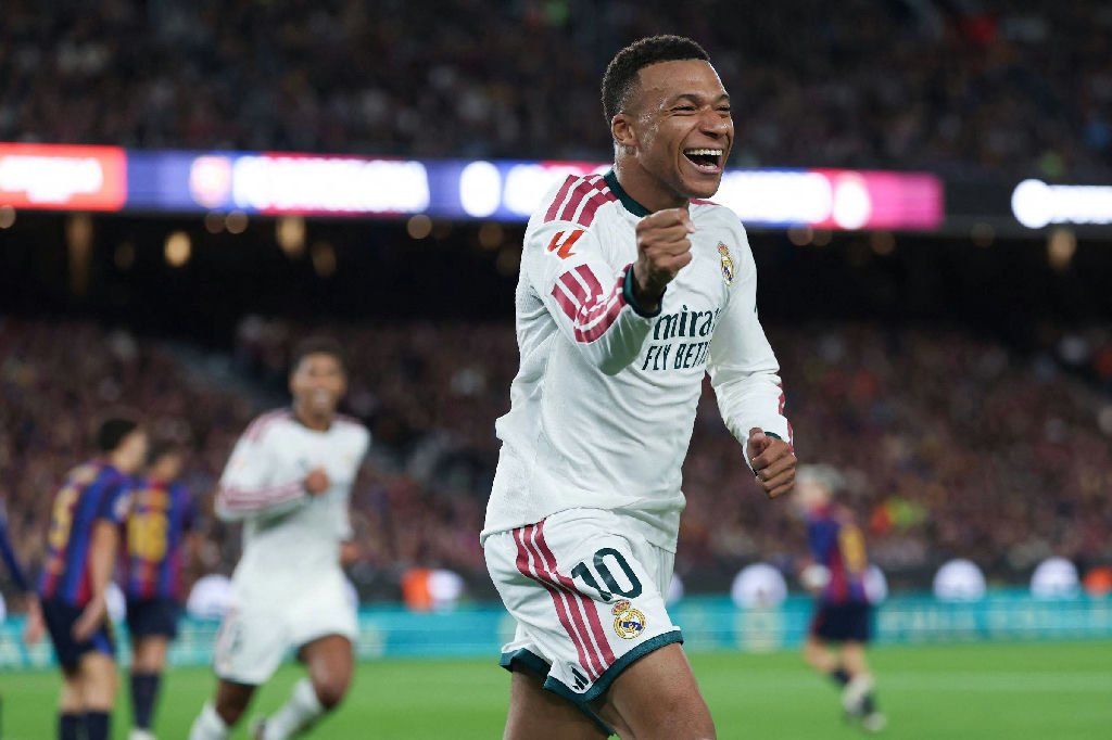 Mbappé brilha e Real Madrid encerra invencibilidade do Barcelona no Espanhol