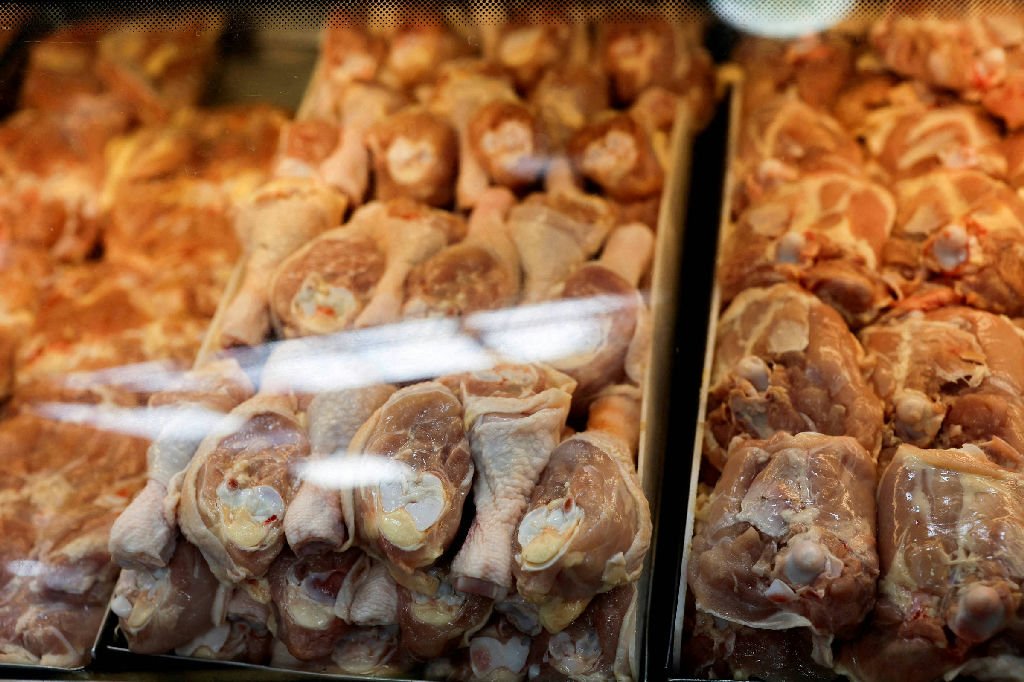México suspende importação de frango do Brasil após surto de doença aviária