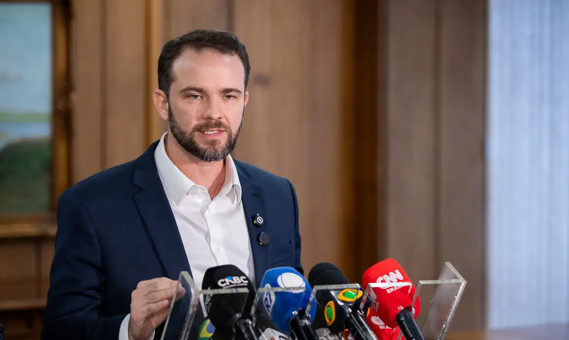 Ministro da Fazenda reafirma superávit no Orçamento de 2027, apesar de novas medidas