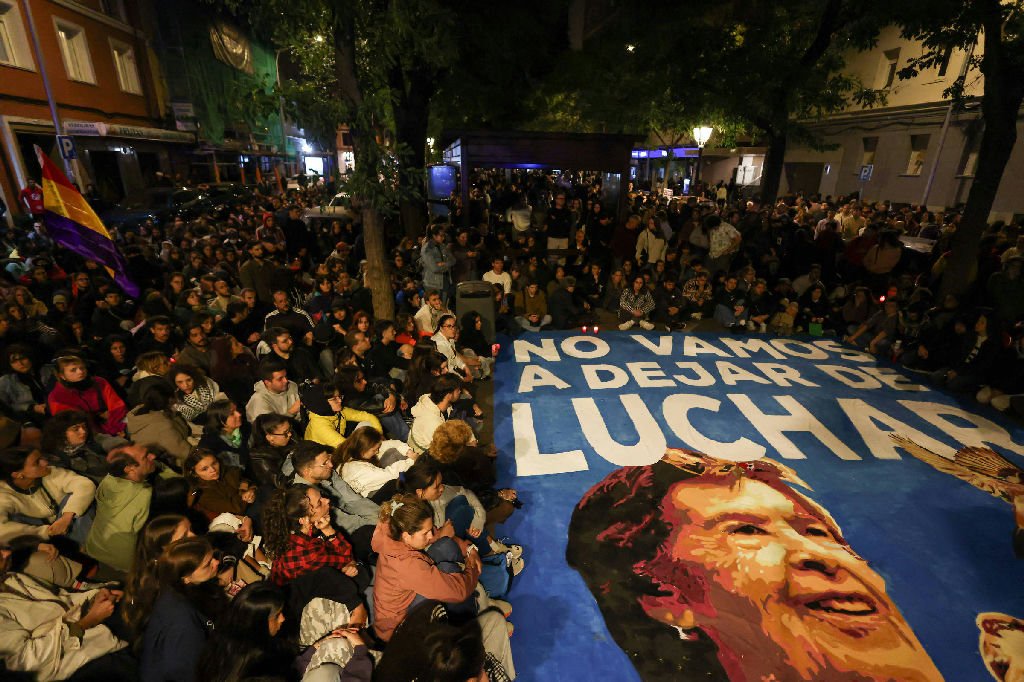 Morte de idosa despejada provoca protestos e agita corrida eleitoral na Espanha