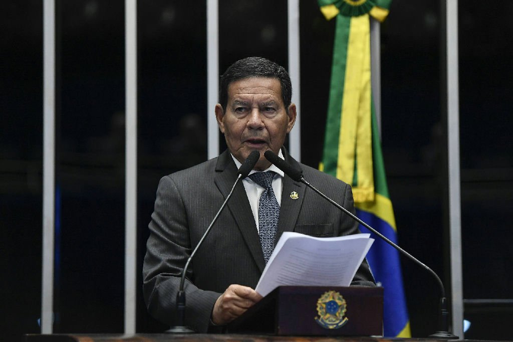 Mourão é o único senador a votar contra o fim da escala 6x1 e critica colegas