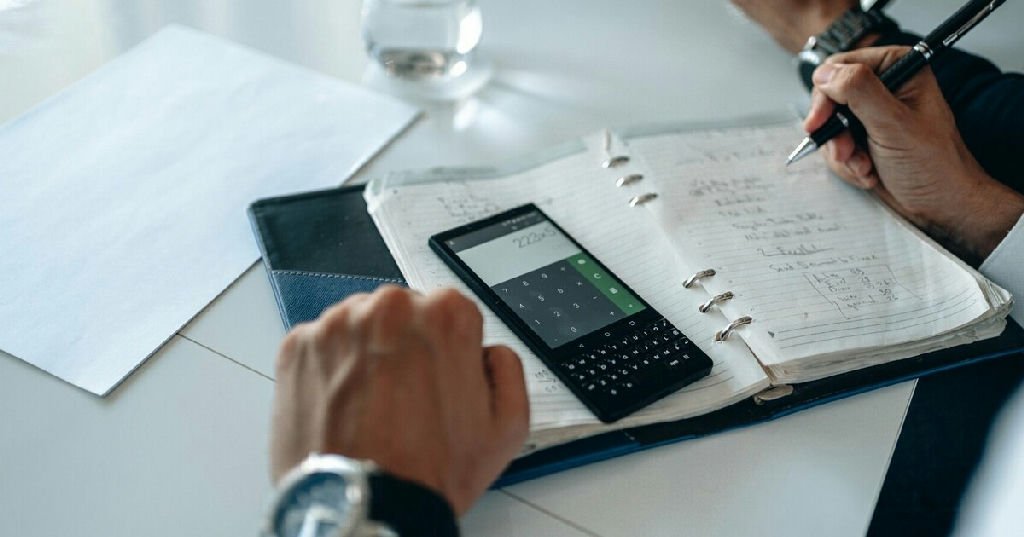 Mudanças na escala 6x1 forçam empresas a reavaliar custos e jornadas de trabalho