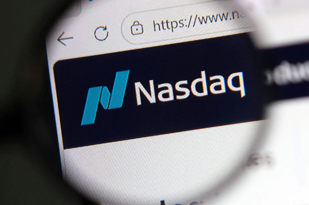 Nasdaq registra queda enquanto títulos do Tesouro dos EUA se valorizam em meio a temores sobre investimentos da Meta em IA