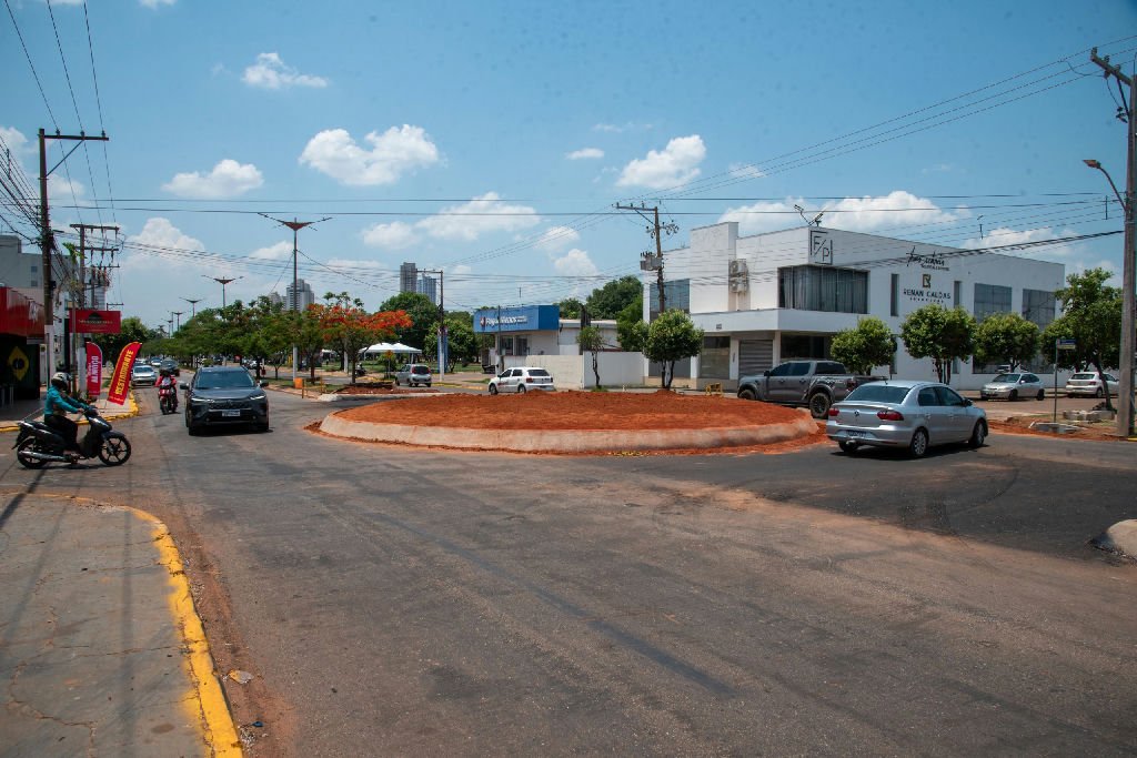 Nova rotatória na avenida Lions melhora acesso ao centro de Rondonópolis