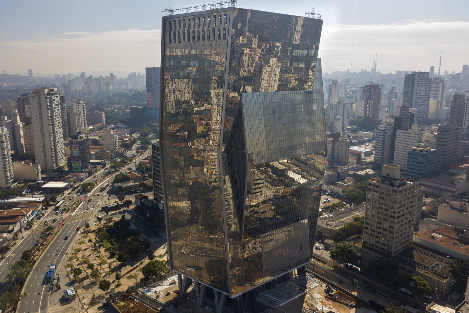 Ocupação de escritórios de alto padrão em São Paulo dobra média histórica