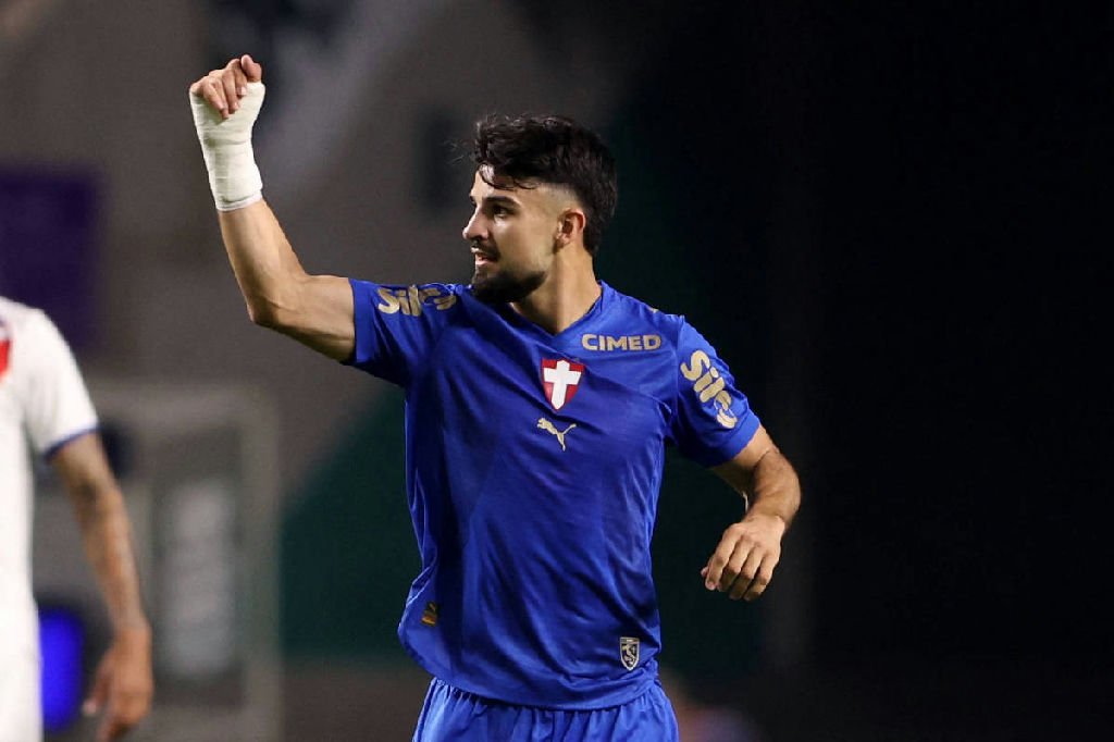 Palmeiras se aproxima da liderança do Brasileiro após vitória sobre o Bahia