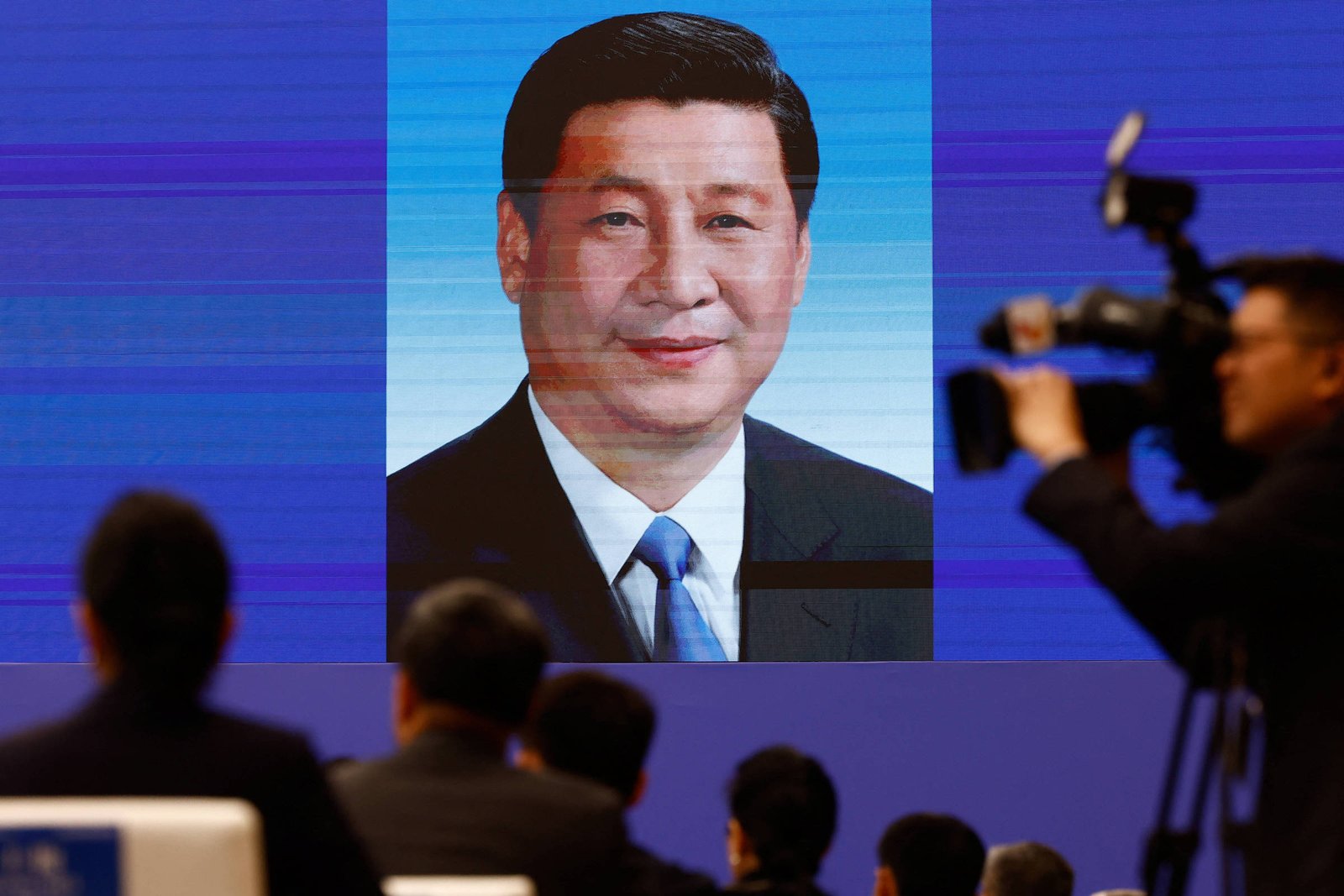 Partido Comunista Chinês foca em disciplina em plenária que inicia transição para novo mandato de Xi