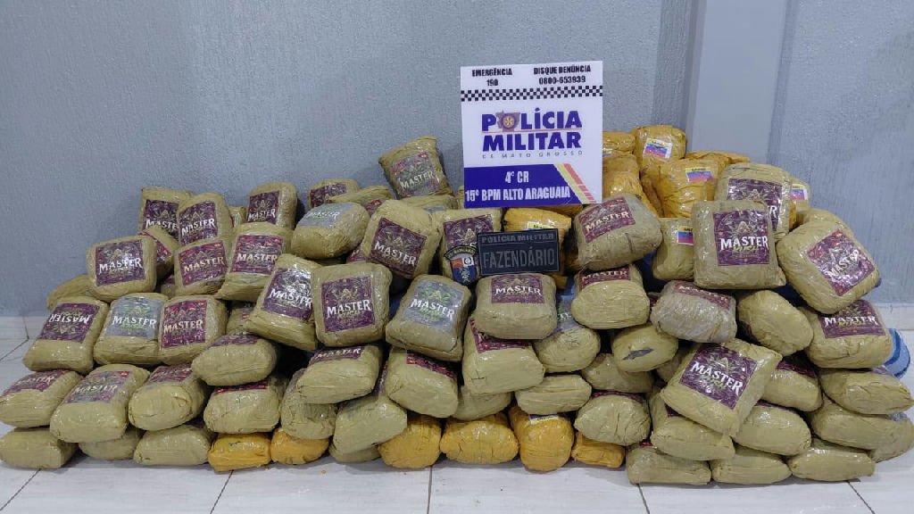 Polícia Militar apreende 202 quilos de skunk disfarçados em carga de milho em Alto Araguaia