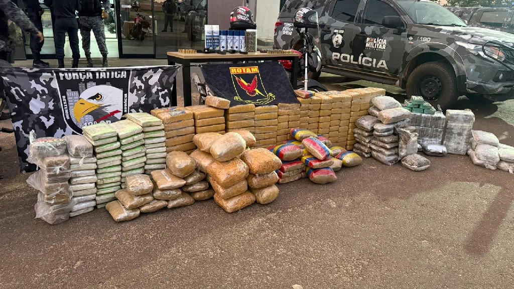 Polícia militar apreende 385 tabletes de drogas e causa prejuízo de R$ 2 milhões a facções criminosas