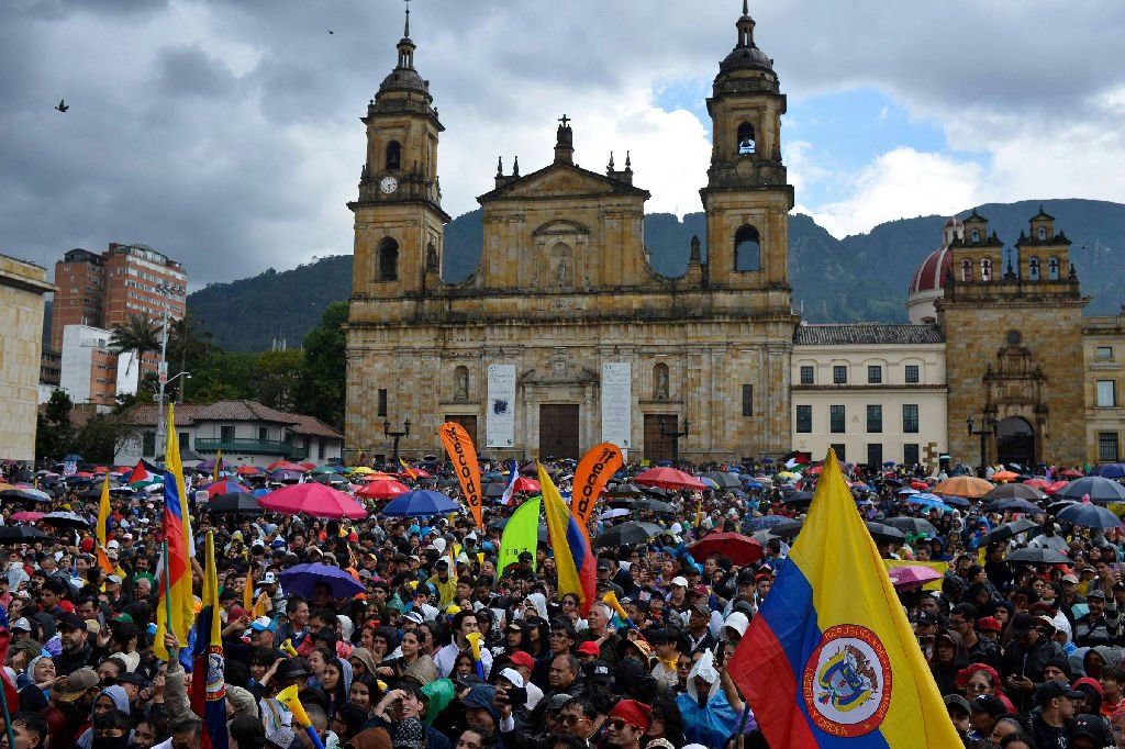 Protestos em massa na Colômbia contra o governo de Abelardo de la Espriella