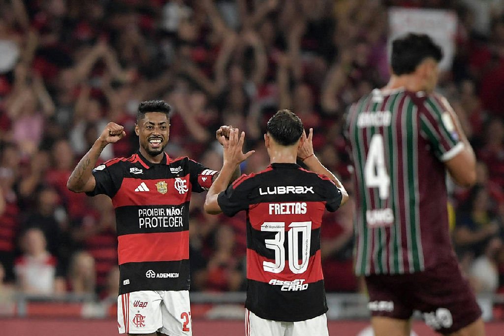 Protestos no Maracanã contra proibição de apostas e escala 6x1