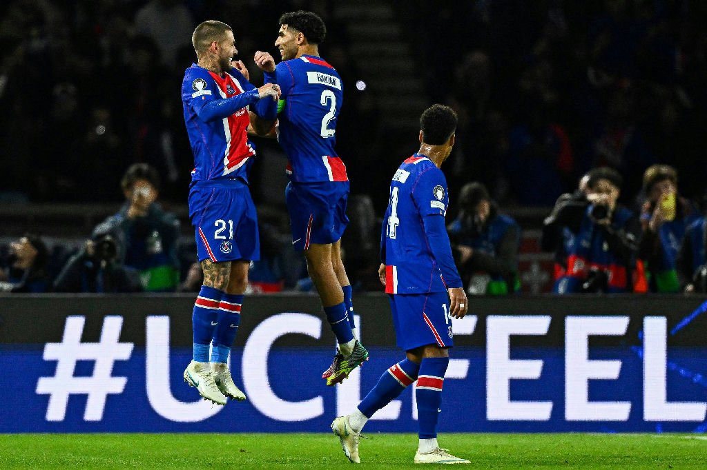 PSG mantém média impressionante de quatro gols por jogo e derrota o Barcelona na Champions