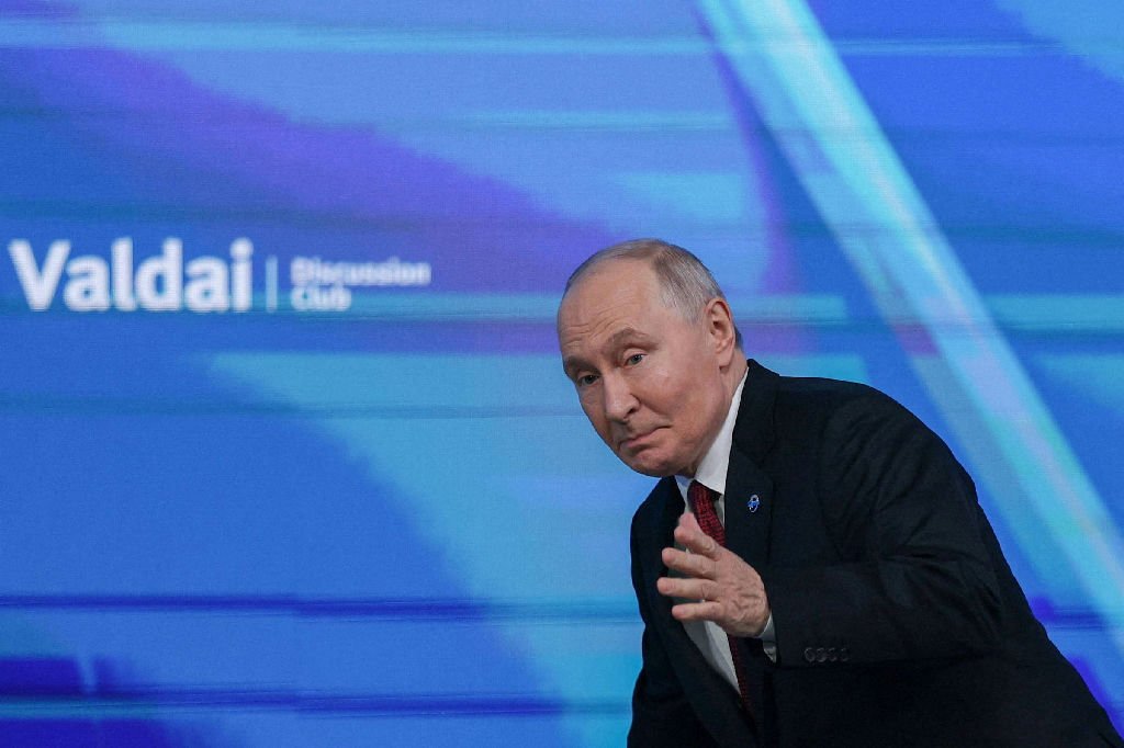 Putin critica Ocidente e fala em nova Cortina de Ferro