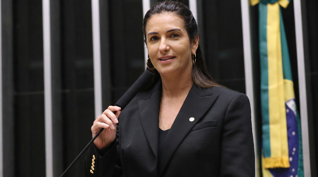 Roberta Roma é reeleita deputada federal pela Bahia com votação expressiva