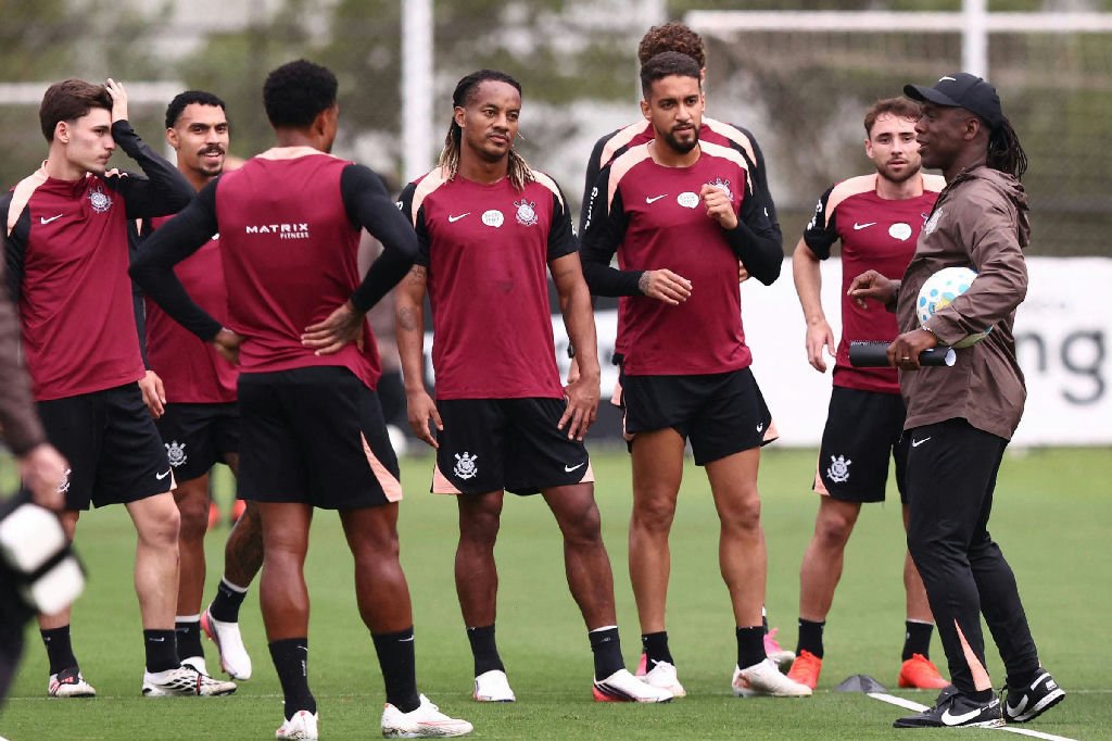 Rodada decisiva do Brasileiro traz confrontos diretos e líderes em campo