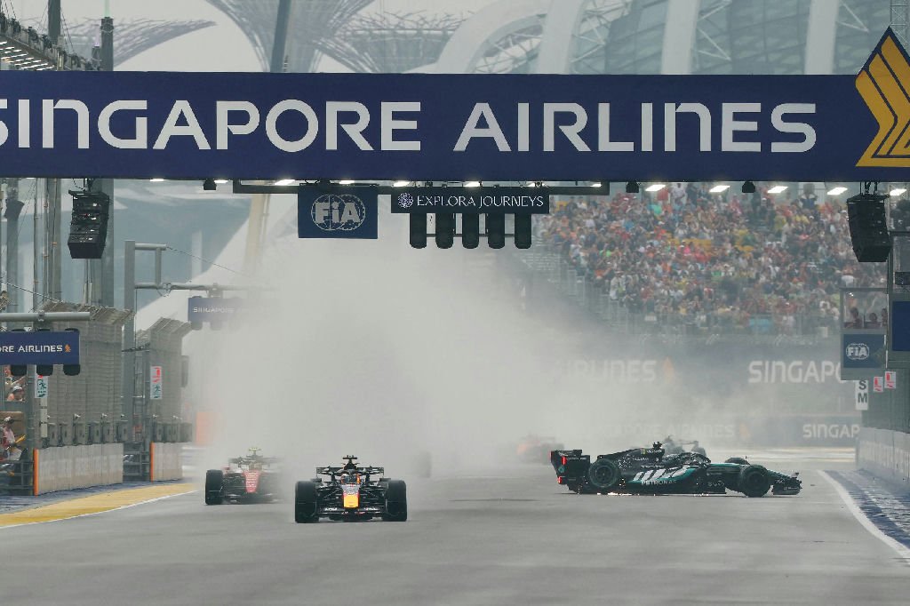 Russell comete erro crucial na corrida sprint e aproxima Antonelli do título da F1