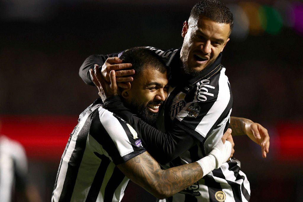 Santos supera São Paulo com gols de Gabigol e estreia de Coutinho
