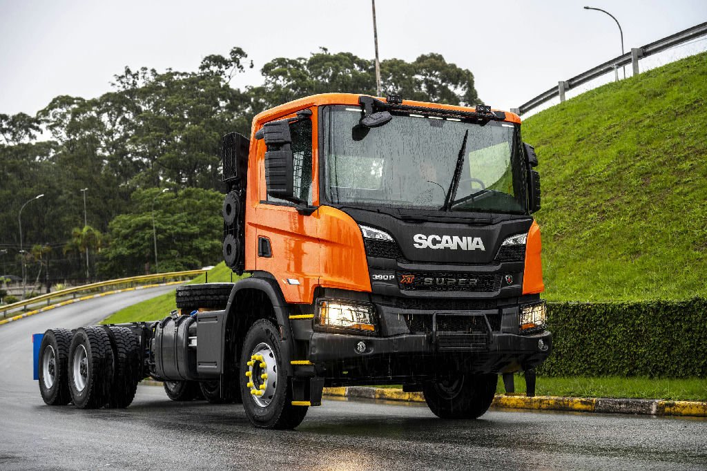 Scania apresenta novas cabines e motorização para caminhões no Brasil