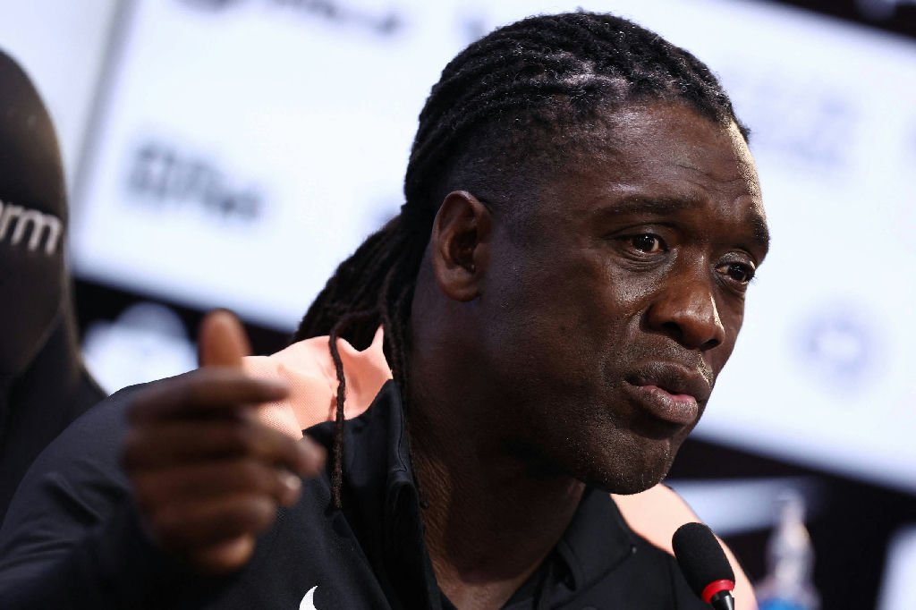 Seedorf elogia Corinthians como um dos maiores clubes do mundo e evita comentar sobre o futebol brasileiro