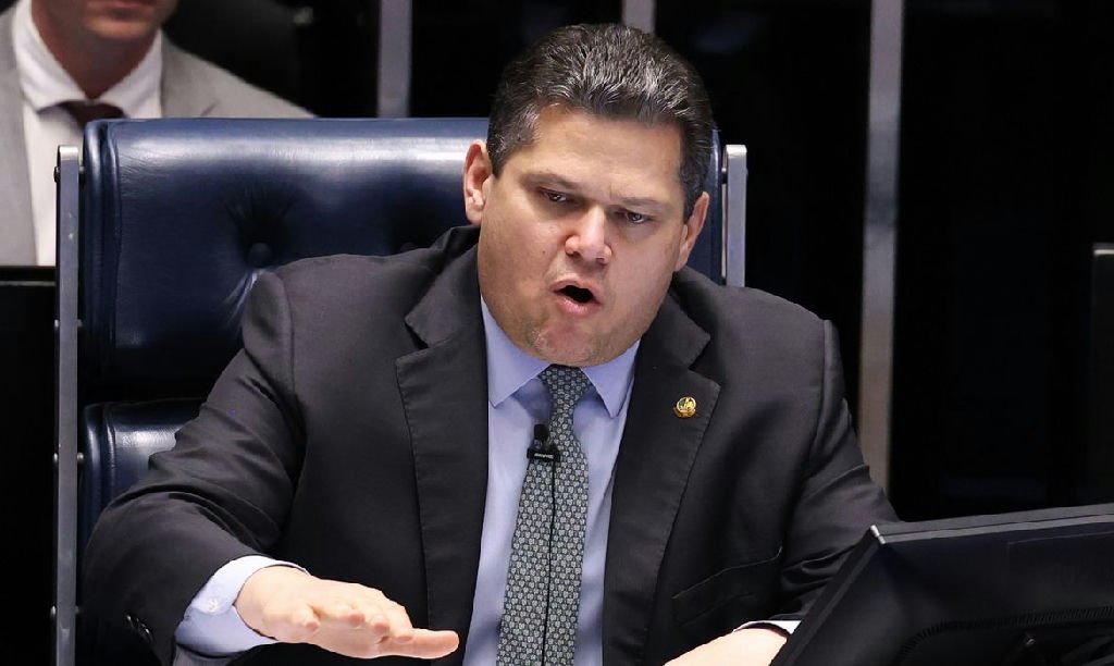 Senado aprova fim da escala 6x1 e novas regras para aposentadoria de agentes de saúde