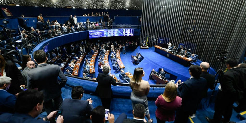 Senado inicia votação da PEC que propõe fim da escala 6x1 e redução da jornada de trabalho