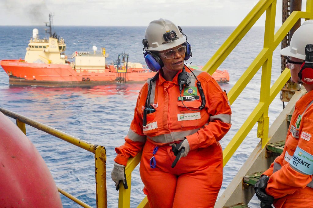 Setor de petróleo expressa preocupação com o fim da escala 6x1