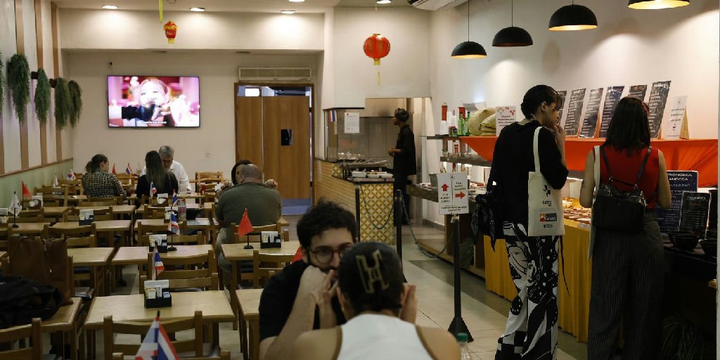Setor de serviços registra queda de 0,1% entre julho e agosto, aponta IBGE