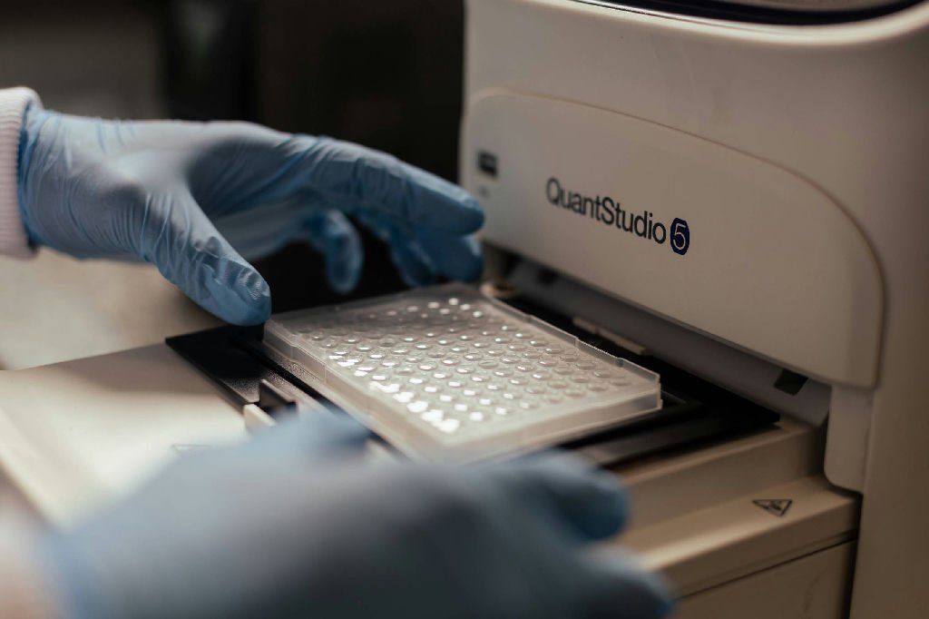 Startups de biotecnologia adotam fusões reversas para acelerar abertura de capital