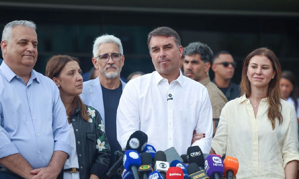 STF desmente rumores sobre busca em endereços de Flávio Bolsonaro