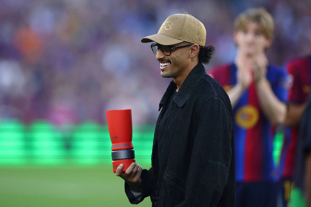 Técnico do Barcelona confirma recuperação de Raphinha, mas pede cautela para retorno ao time