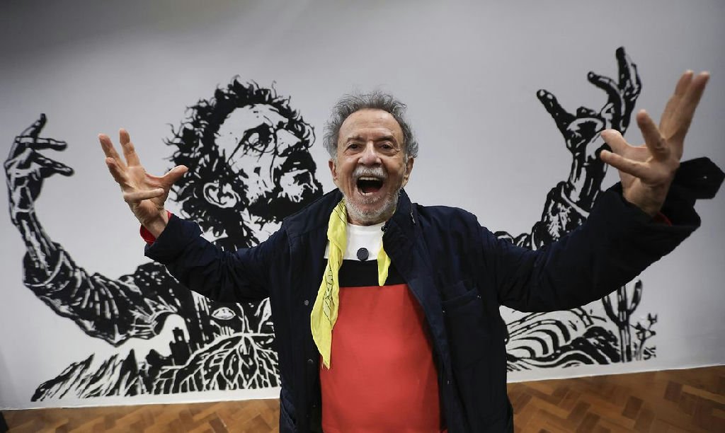 Tom Zé celebra 90 anos de vida e música com exposição em São Paulo