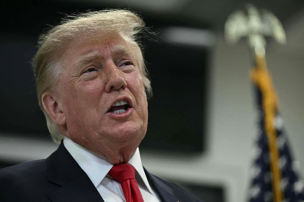 Trump decide reduzir tarifas sobre produtos canadenses após pressão de republicanos