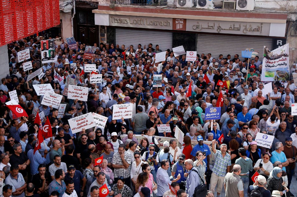 Tunísia: protestos em massa contra crise econômica e repressão política